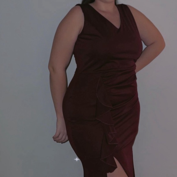 Maroon ruffle dress - Picture 2 of 3